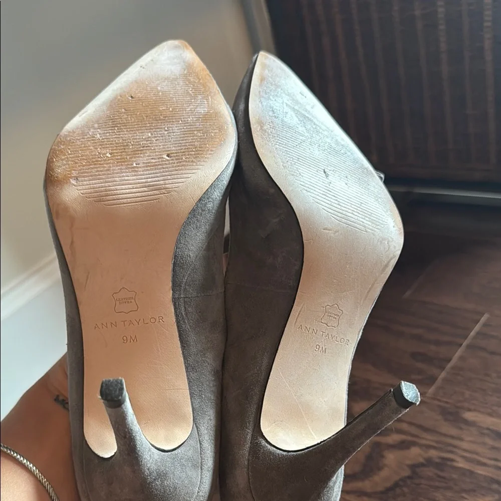 Ann Taylor | Elegant Gray Women's Heels - Picture 3 of 4